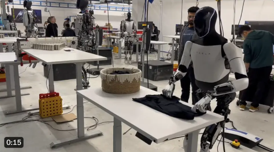 马斯克承认特斯拉机器人视频造假 目前不能自主叠衬衫 前沿资讯 第1张