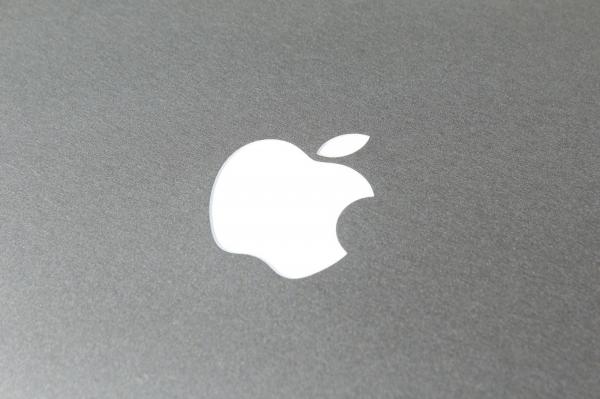 苹果市值两天蒸发超万亿元！iPhone在中国销量暴跌24% 前沿资讯 第2张